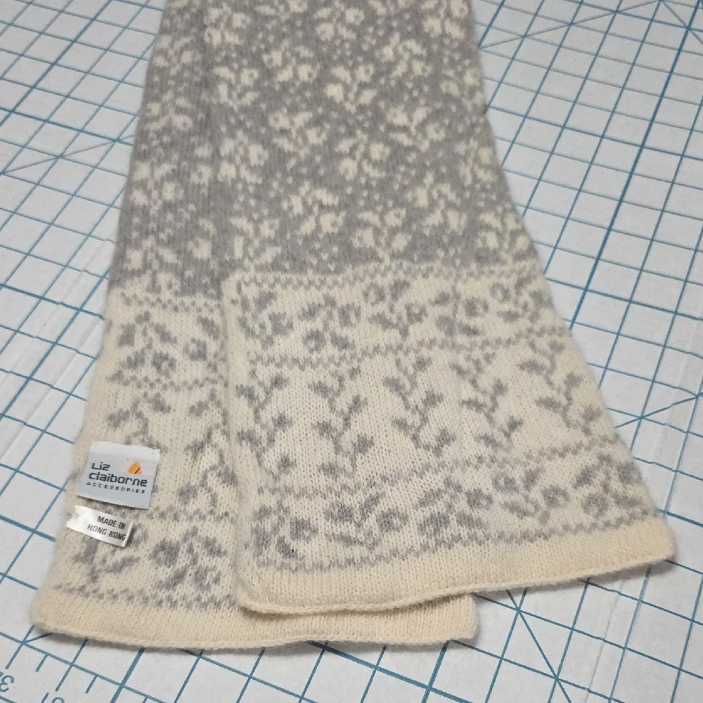 Gray and Cream Patterned Scarf,  Liz Claiborne Accessories, 8